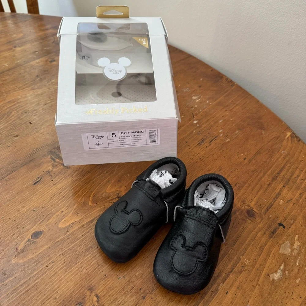 Freshly Picked Disney Mickey Mouse City Moccasins Mini Soles Size 5